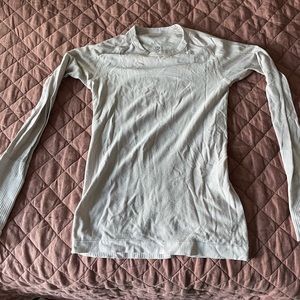 Lululemon swiftly tech long sleeve size 6